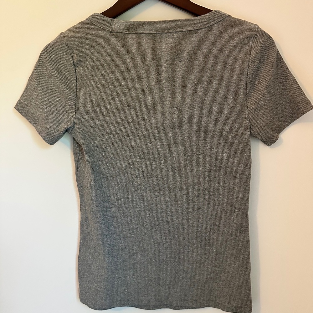 Old Navy Scoop Neck Ribbed Tee – Gray – Size M – Gently Used - Picture 2 of 5